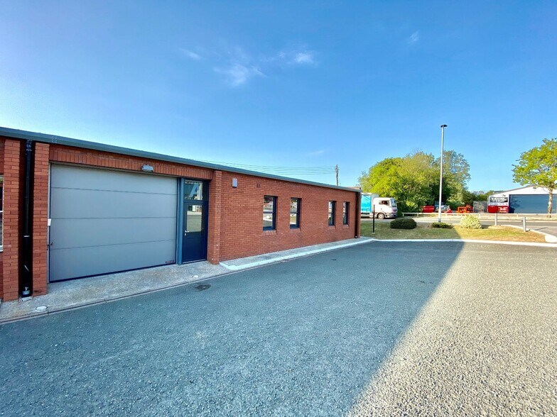 Neet Way, Holsworthy to rent - Primary Photo - Image 1 of 2