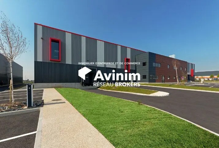 Industrial in Le Thillay to rent Building Photo- Image 1 of 5