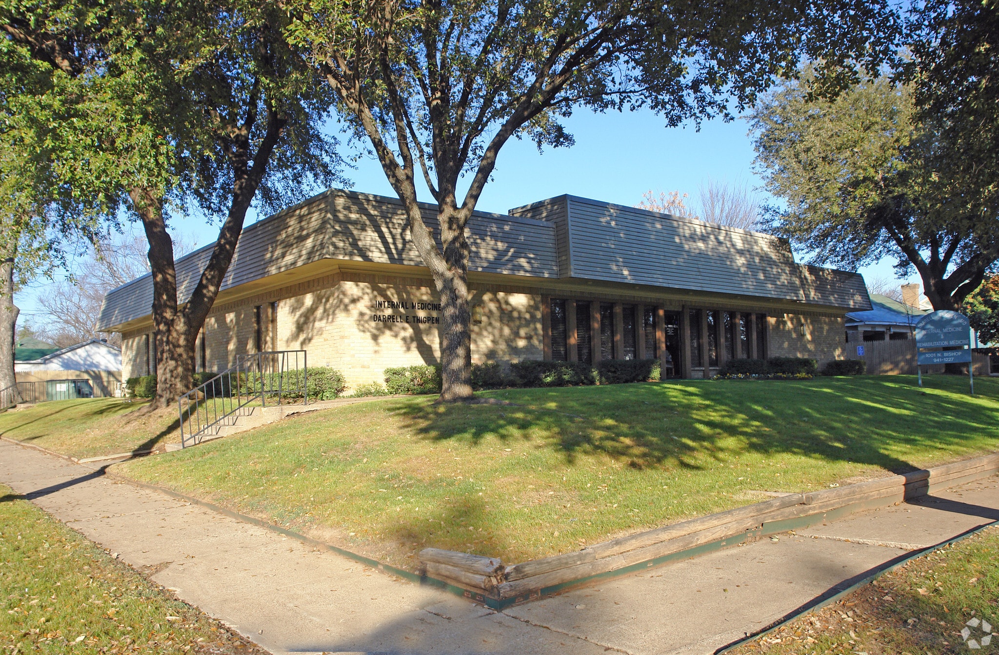1001 N Bishop Ave, Dallas, TX for sale Primary Photo- Image 1 of 3