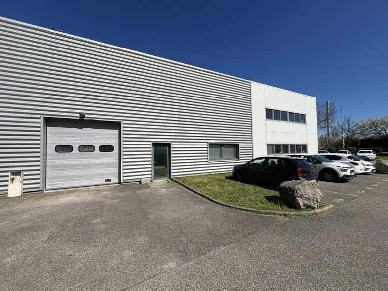 Light Industrial in Décines-Charpieu to rent - Building Photo - Image 2 of 20