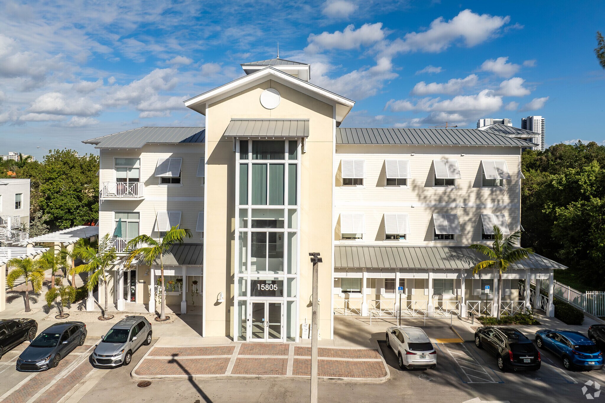 15805 Biscayne Blvd, North Miami Beach, FL for sale Primary Photo- Image 1 of 1