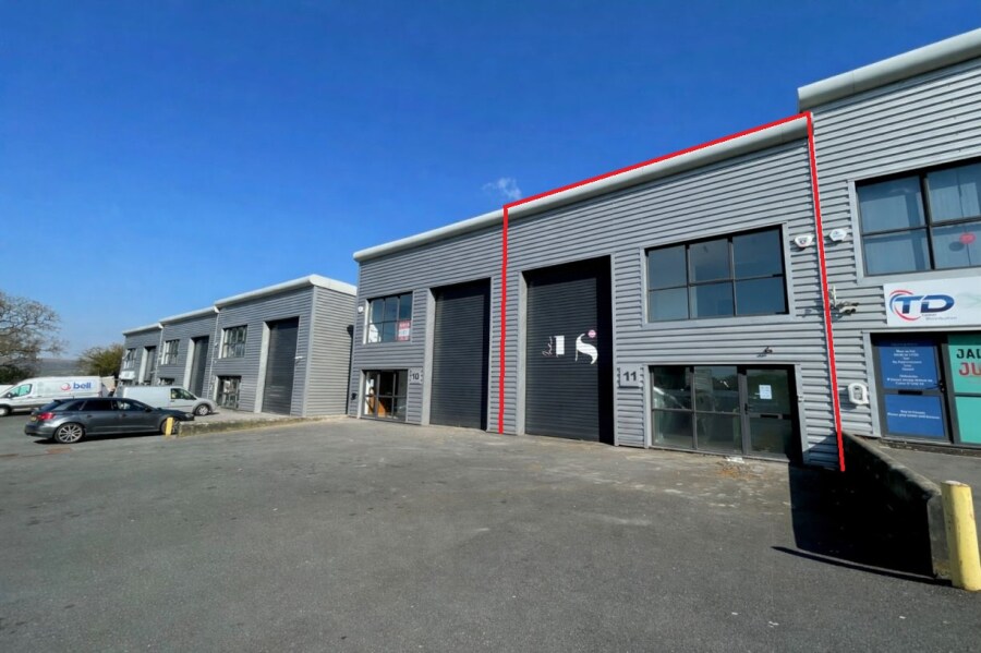 6 Darklake Vw, Plymouth to rent Primary Photo- Image 1 of 3