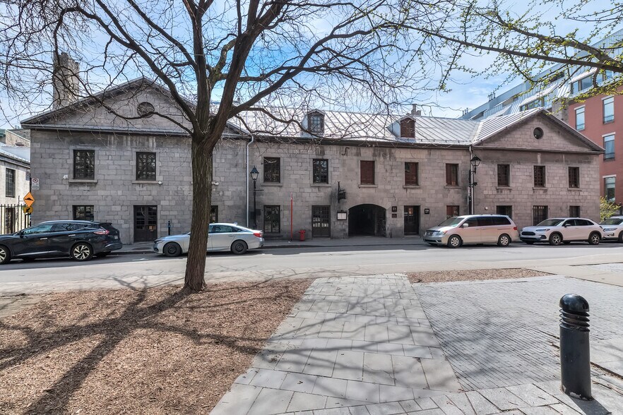 306 Pl D'Youville #A10, Montréal, QC for sale - Building Photo - Image 1 of 1