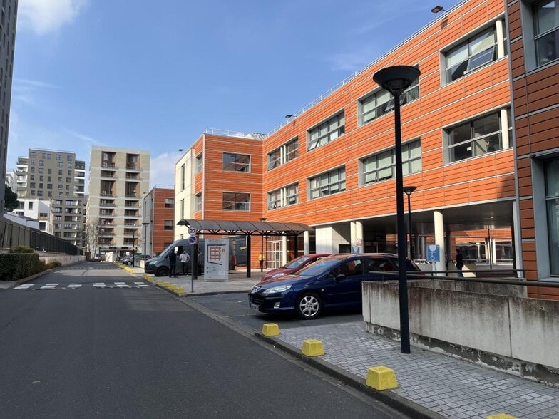 102 Avenue De Paris, Massy to rent - Building Photo - Image 1 of 15
