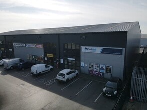 25 Lingard Ln, Stockport to rent Building Photo- Image 2 of 10