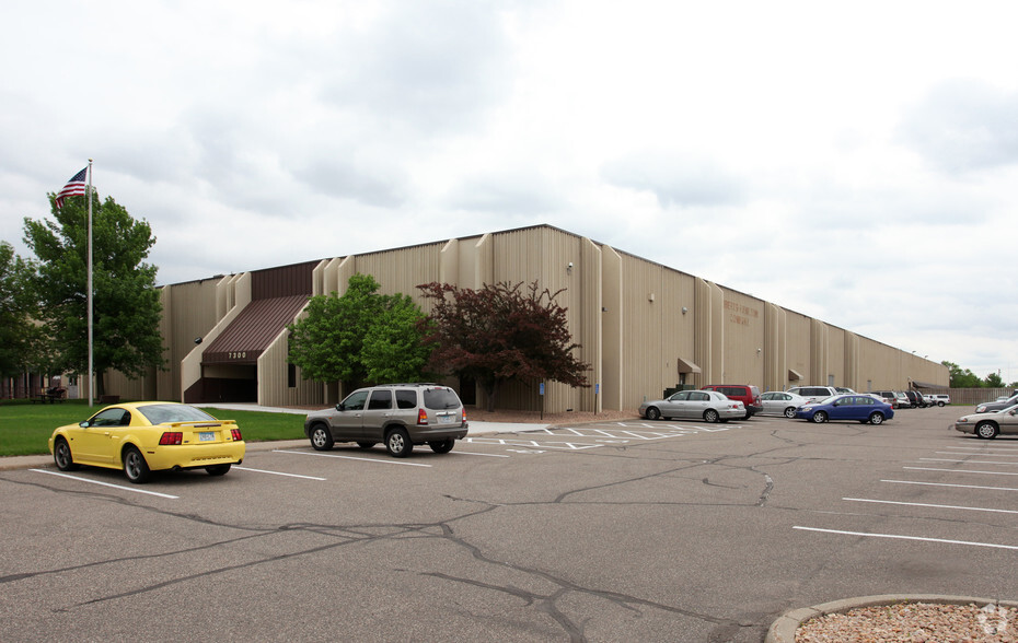 7300 N Northland Dr, Brooklyn Park, MN for rent - Building Photo - Image 1 of 3