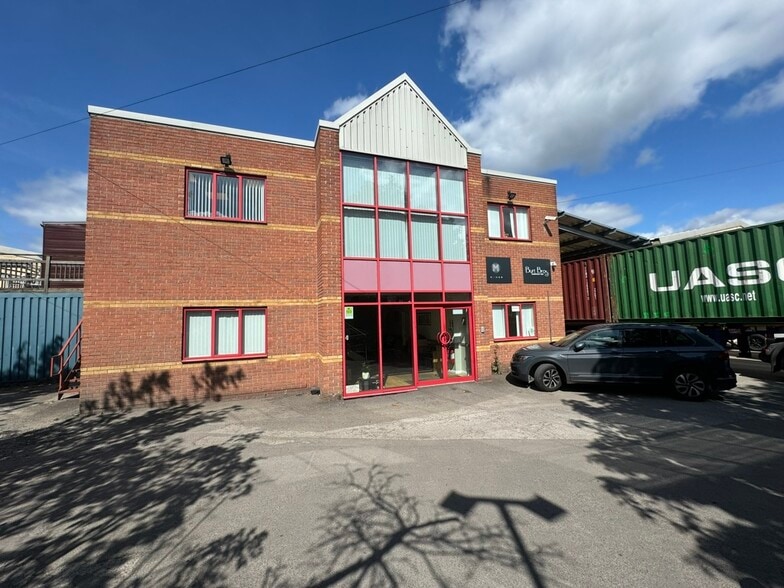 11 Willow Rd, Nottingham to rent - Building Photo - Image 2 of 2