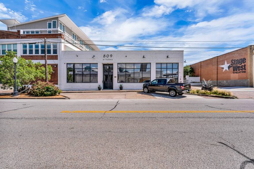 809 W Vickery Blvd, Fort Worth, TX for sale - Building Photo - Image 1 of 1