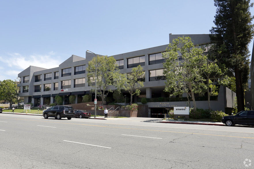 20700 Ventura Blvd, Woodland Hills, CA for rent - Building Photo - Image 2 of 22