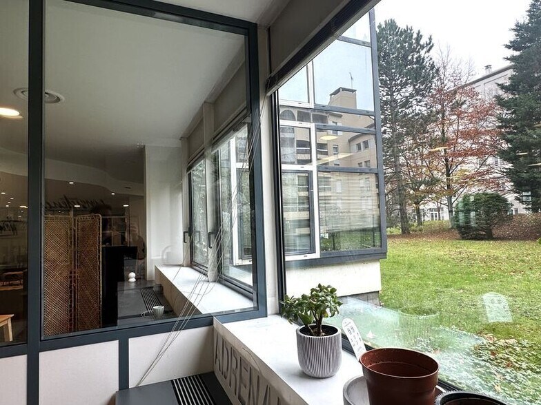Office in Lyon for sale - Interior Photo - Image 2 of 9