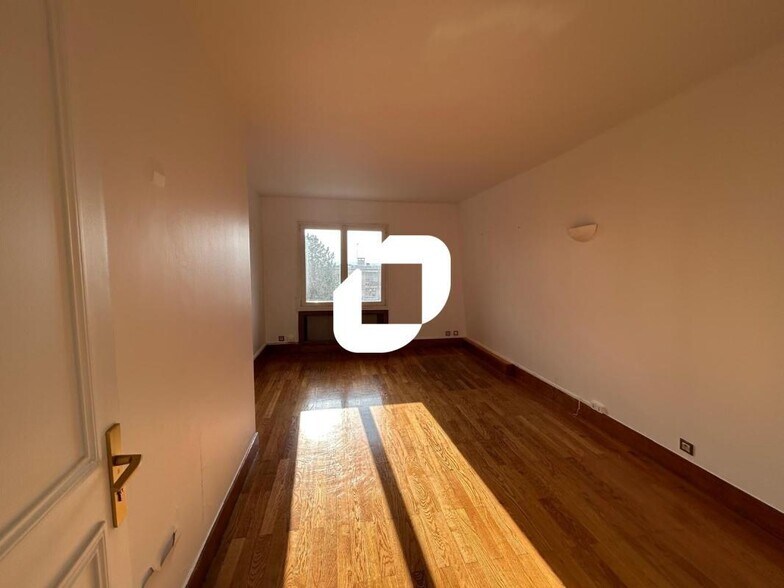 Office in Nogent-sur-Marne to rent - Interior Photo - Image 3 of 11