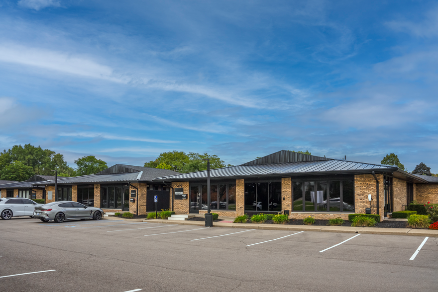 7399 Middlebelt Rd, West Bloomfield, MI for rent - Building Photo - Image 1 of 8