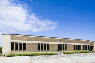 665-675 Tollgate Rd, Elgin, IL for rent Building Photo- Image 1 of 4