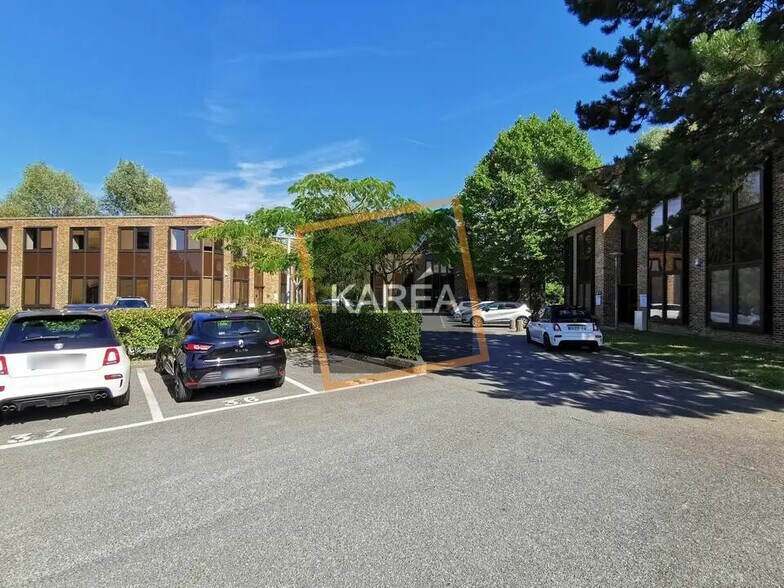 Light Industrial in Croissy-Beaubourg to rent - Building Photo - Image 3 of 5