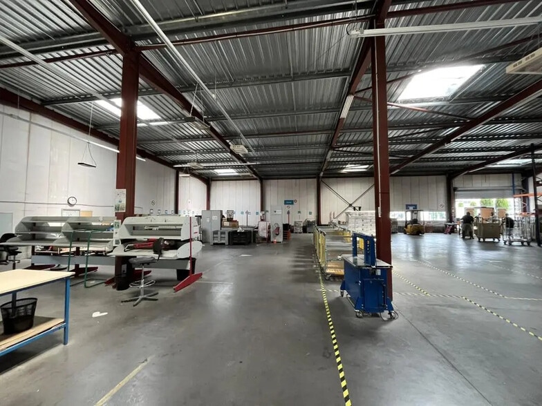 Light Industrial in to rent - Building Photo - Image 2 of 6