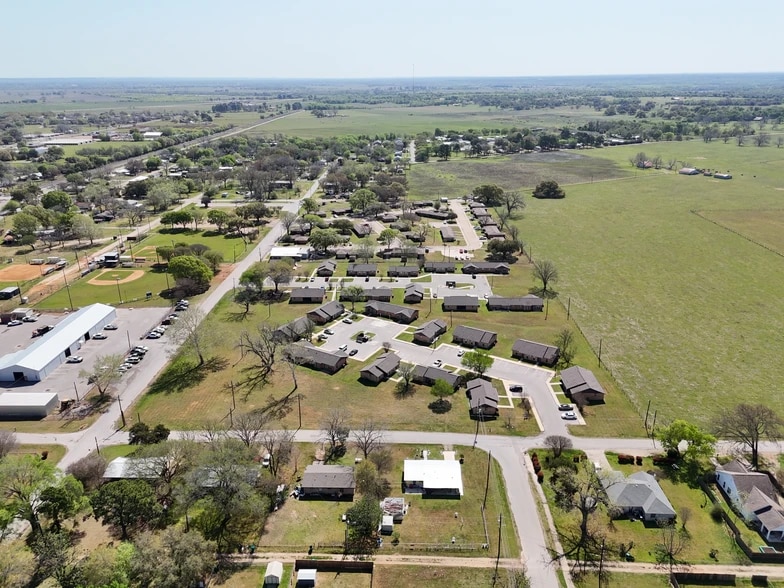 1002 SE Martin Luther King Rd, Smithville, TX for sale - Building Photo - Image 2 of 7