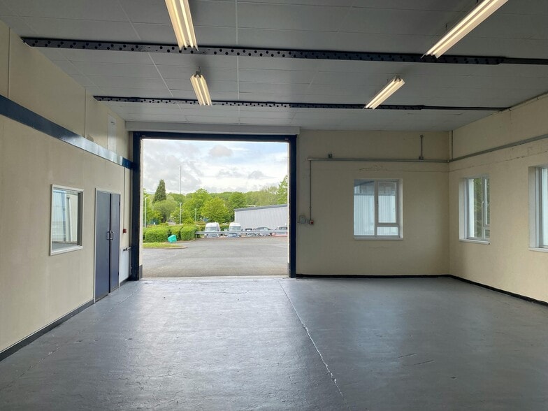Oak Dr, Hartlebury to rent - Building Photo - Image 2 of 8