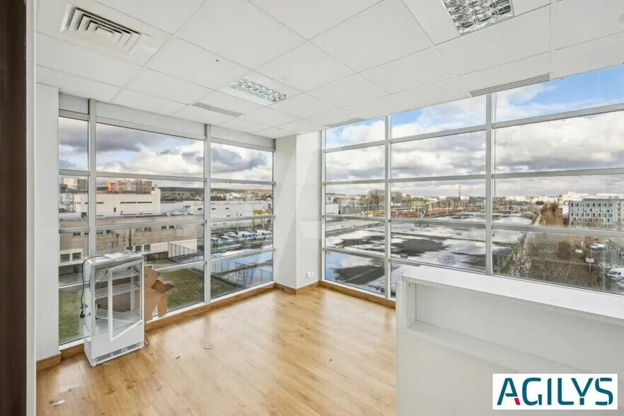 Office in Massy to rent - Building Photo - Image 3 of 15