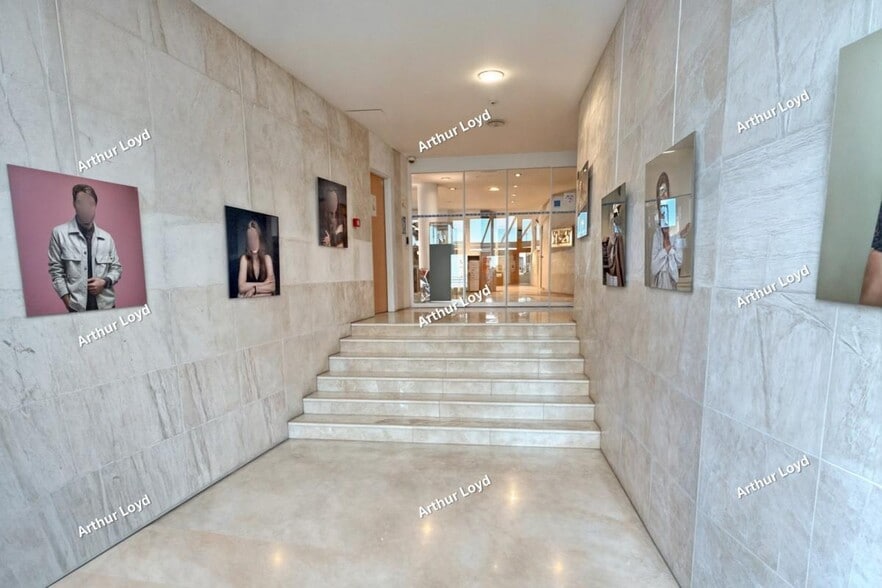 Office in Levallois-Perret to rent - Building Photo - Image 3 of 14