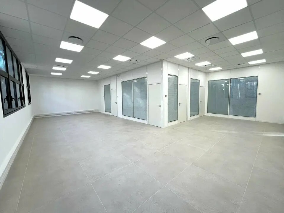 Location Bureaux 15 m² à 80 m² - Photo 1