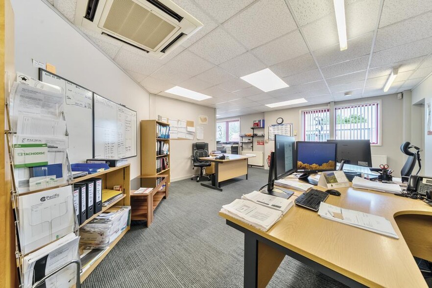 Kangley Bridge Rd, London to rent - Interior Photo - Image 2 of 8