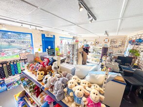 Commercial Rd, Porthleven to rent Interior Photo- Image 1 of 4