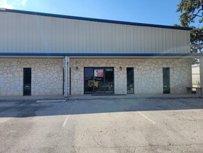 13313 Western Oak Dr, Helotes, TX for rent Building Photo- Image 2 of 19