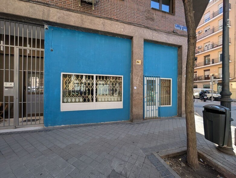 Retail in Madrid, Madrid to rent - Building Photo - Image 2 of 3