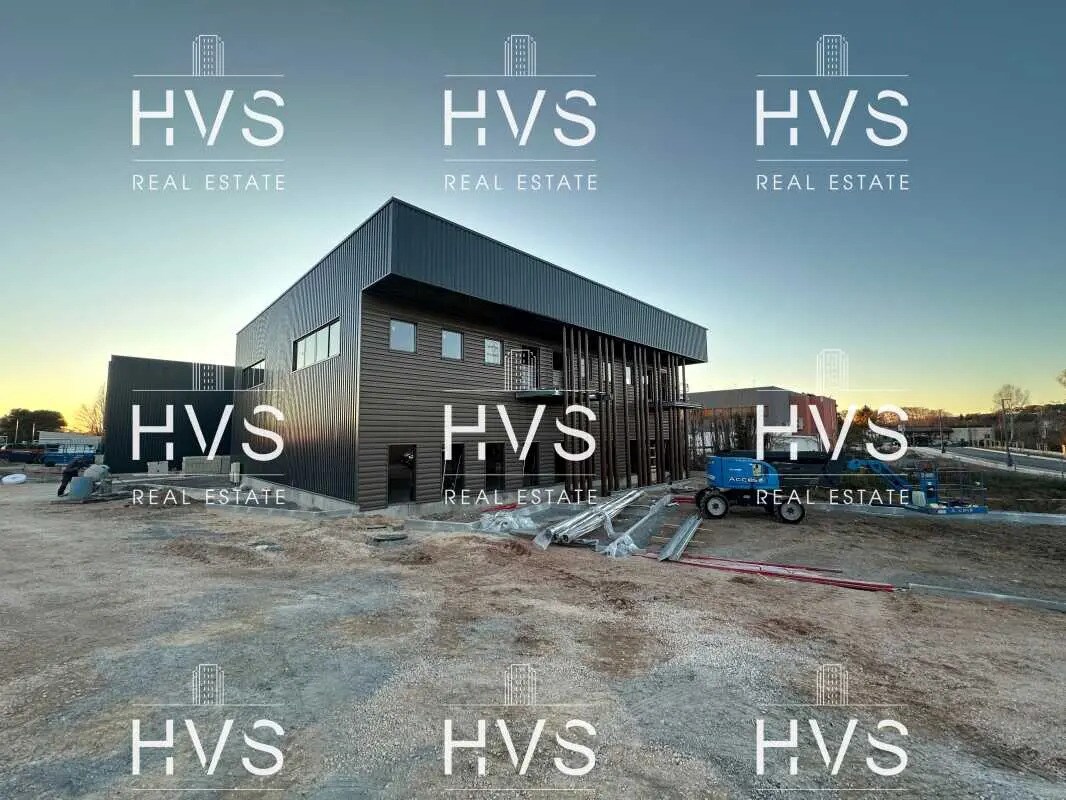 Light Industrial in Venelles to rent Building Photo- Image 1 of 7