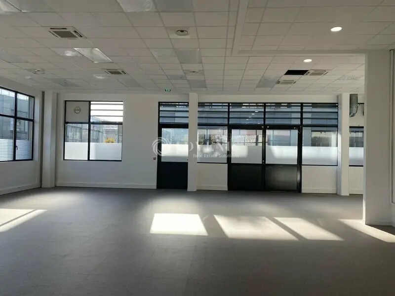 Light Industrial in Bagneux to rent Interior Photo- Image 1 of 10