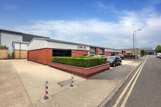 284 Aberdeen Ave, Slough to rent Building Photo- Image 2 of 3