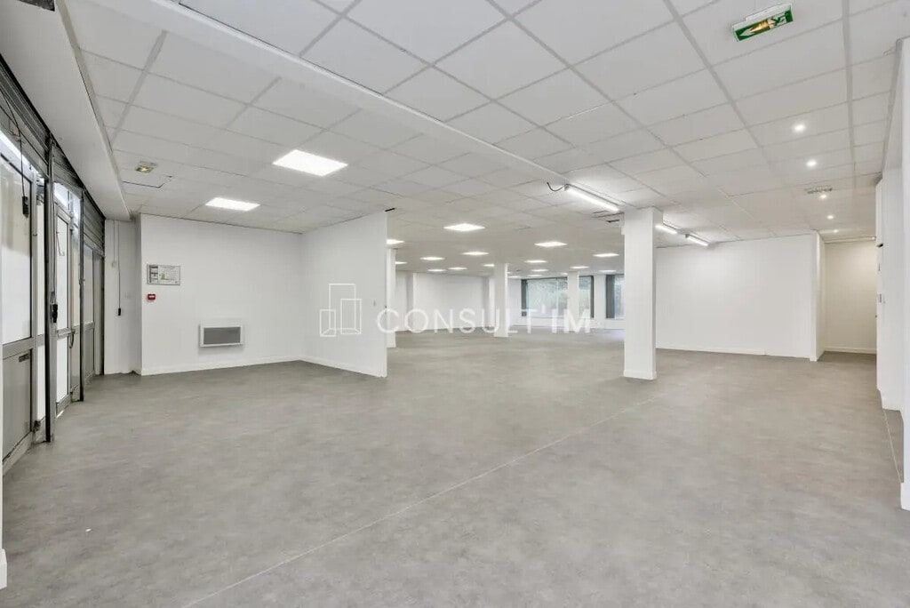 Location Local d'activités 275 m² - Photo 1