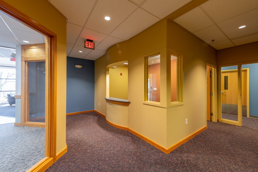 10 Corporate Dr, Bedford, NH for rent - Matterport 3D Scan - Image 3 of 10