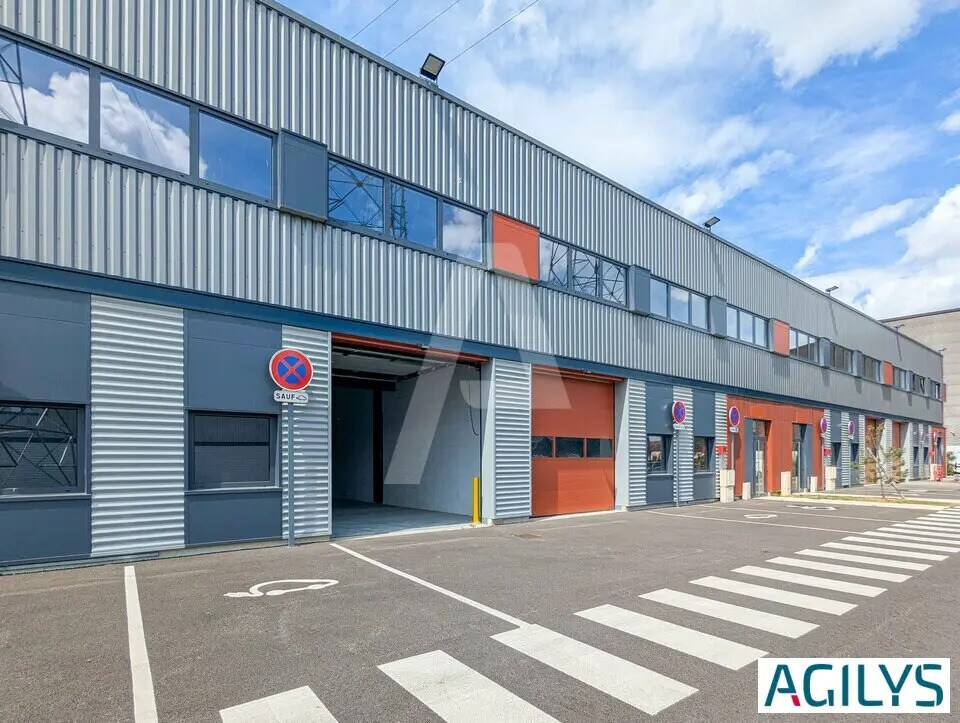 Light Industrial in Corbeil-Essonnes to rent Building Photo- Image 1 of 13