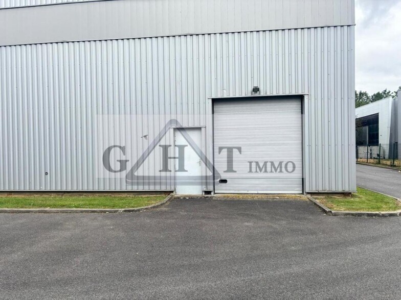 Industrial in Créteil for sale - Building Photo - Image 2 of 8