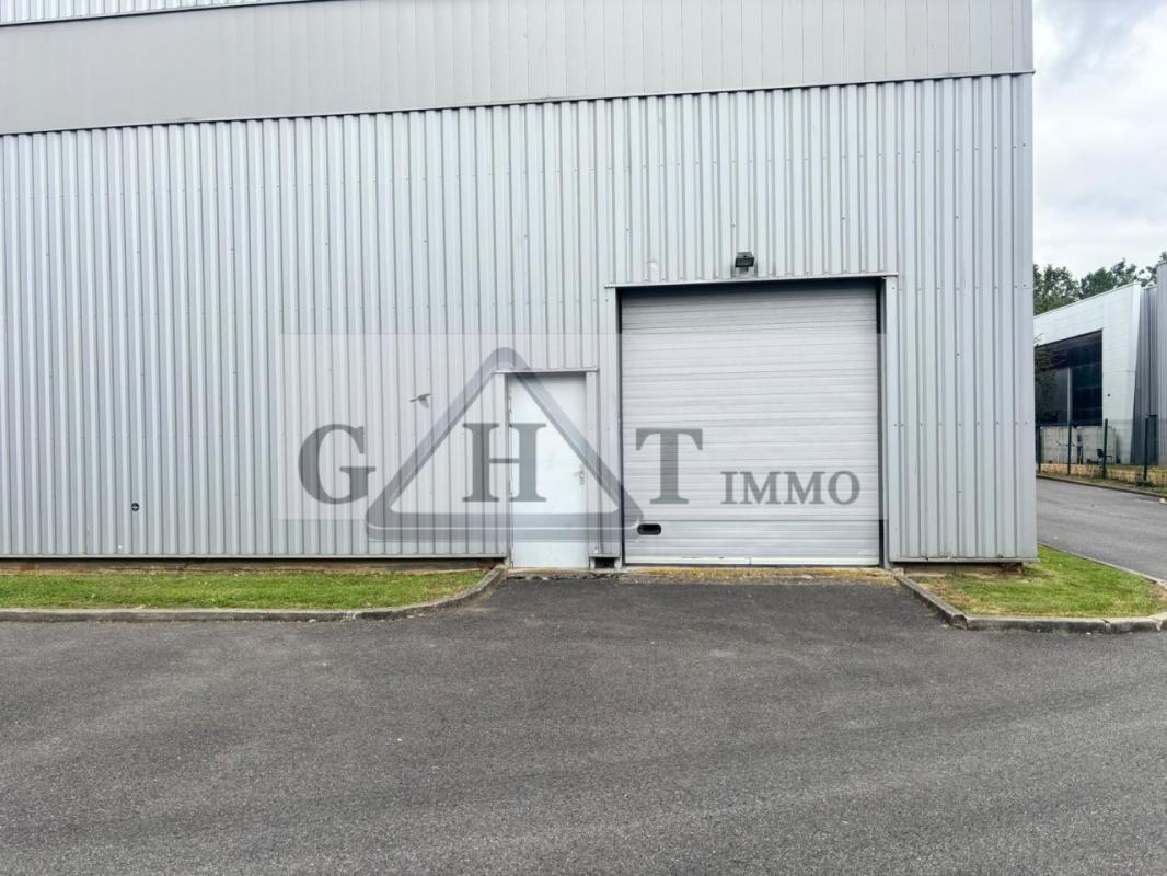 Industrial in Créteil for sale Building Photo- Image 1 of 9