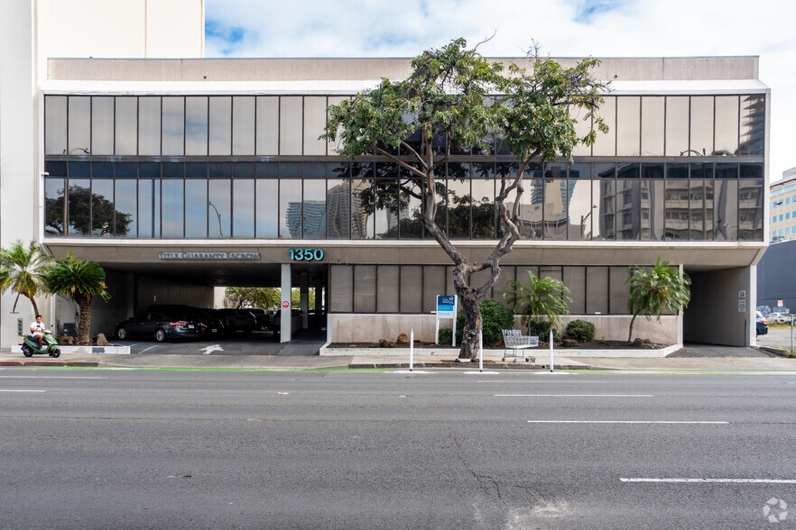 1350 S King St, Honolulu, HI for rent - Building Photo - Image 2 of 7