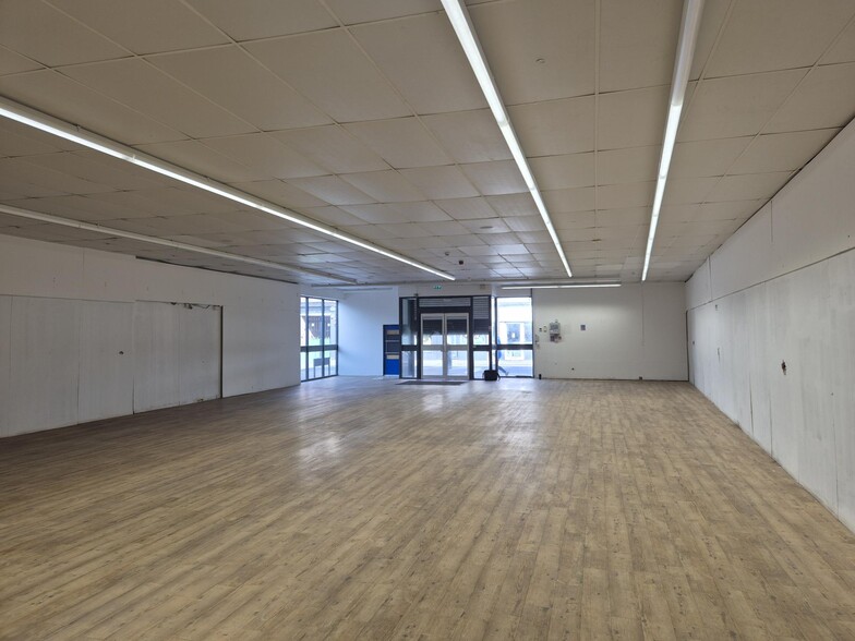 10 Market St, Wirral to rent - Building Photo - Image 2 of 4