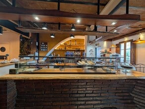 Retail in El Papiol, Barcelona to rent Interior Photo- Image 2 of 28