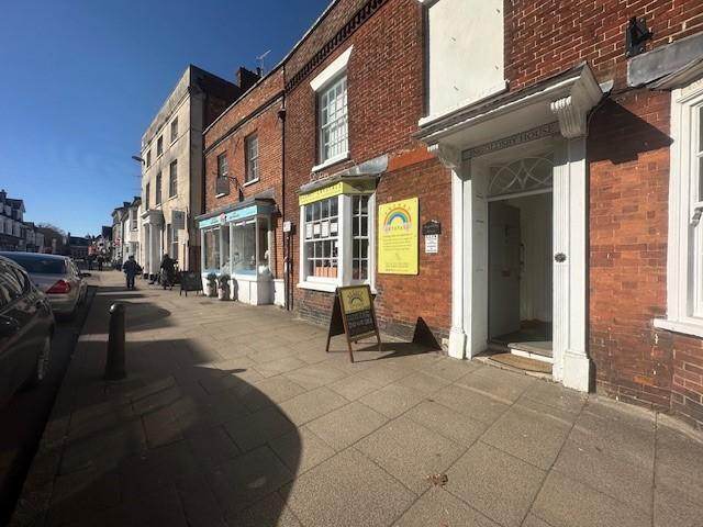 22 High St, Petersfield to rent Building Photo- Image 1 of 6