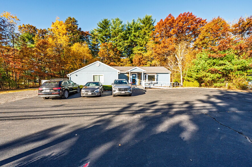 470 Southampton Rd, Westfield, MA for sale - Building Photo - Image 1 of 9