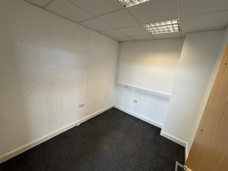33 Lord St, Leigh to rent - Interior Photo - Image 2 of 7