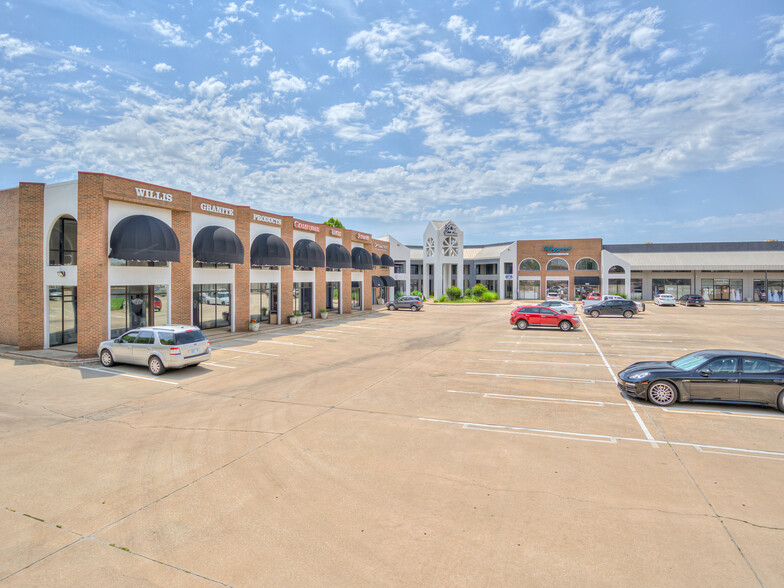 3800-3864 N Macarthur Blvd, Oklahoma City, OK for rent - Building Photo - Image 1 of 10