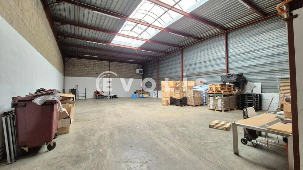 Light Industrial in Collégien to rent - Building Photo - Image 1 of 9