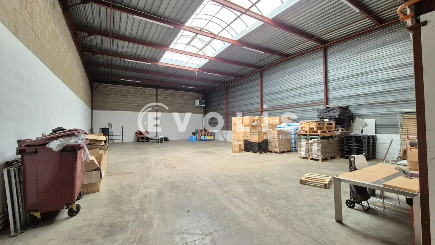 Light Industrial in Collégien to rent Building Photo- Image 1 of 10