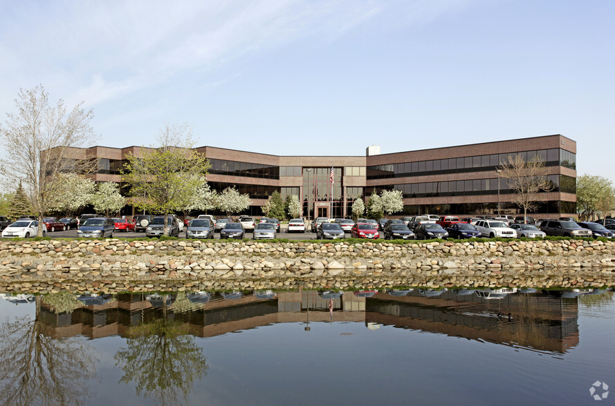 3900 Northwoods Dr, Arden Hills, MN for sale - Building Photo - Image 1 of 1