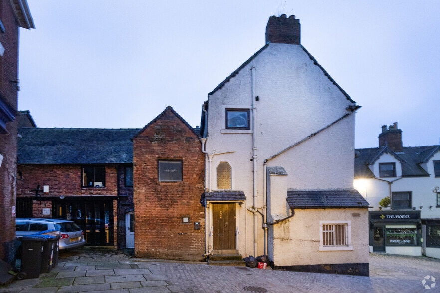 11 Victoria Sq, Ashbourne to rent - Building Photo - Image 2 of 2
