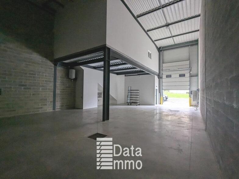 32 Rue Alexandre Volta, Meaux to rent - Building Photo - Image 3 of 10