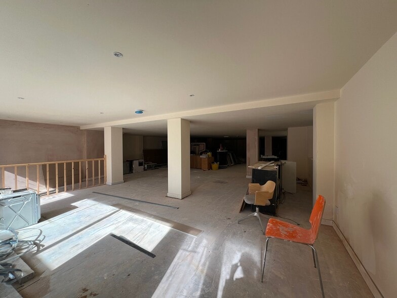 14-15A St Pauls Sq, Bedford to rent - Building Photo - Image 2 of 5