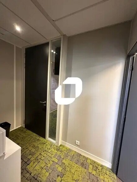 Office in Saint-Germain-en-Laye to rent - Interior Photo - Image 3 of 7